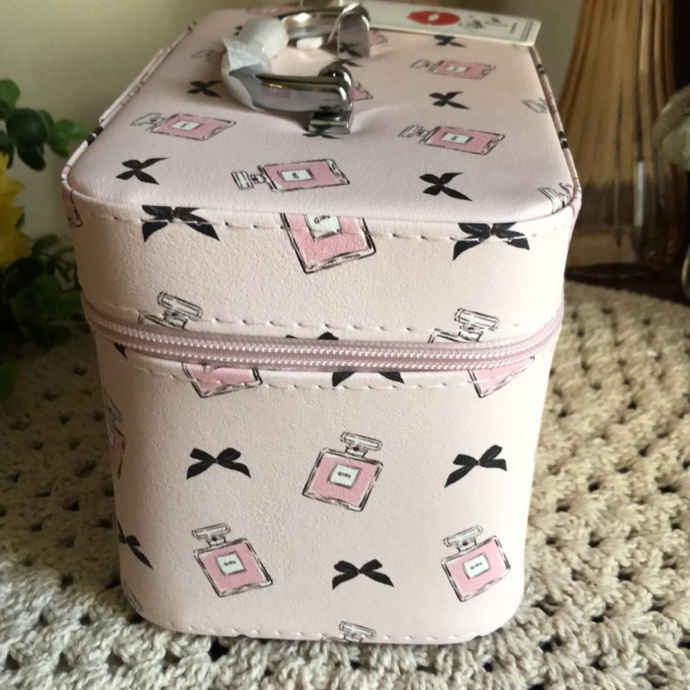 Blush Crush BOWS & PERFUME Hard Train Make Up Cosmetic Travel Case